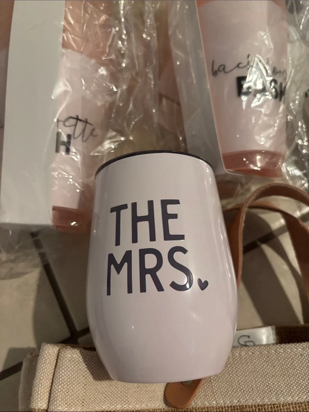 Team Bride Jute Tote Bag with 'THE MRS.' Pink Wine Tumbler - Bridal Party Seto
